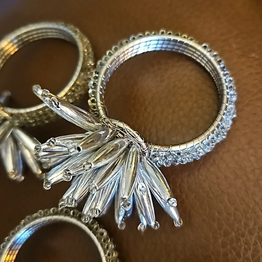 CYNTHIA ROWLEY Set of Four Starburst Holiday Beaded Napkin Rings